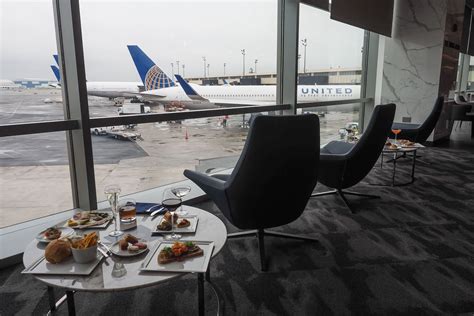 First Look Inside United’s Newark Polaris Lounge (EWR)