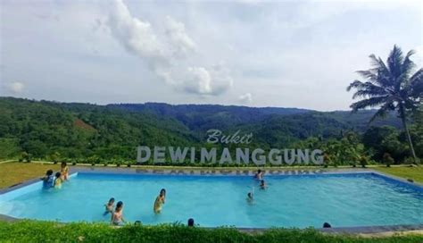 Mengunjungi Bukit Dewi Manggung Serasa Berada Di Negeri Awan