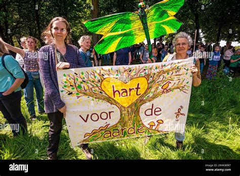 Fillettes en bikini Banque de photographies et dimages à haute résolution Page 3 Alamy