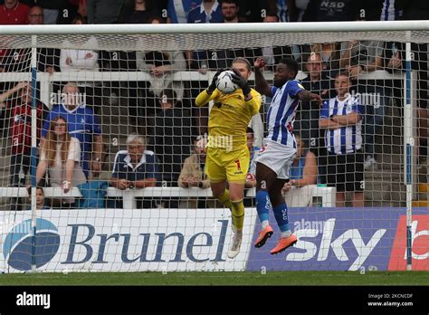 Ben Killip Von Hartlepool United Claims Fotos Und Bildmaterial In