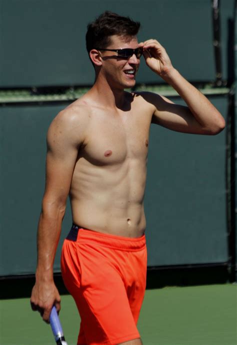 Dominic Thiem trainiert oben ohne (Bild 2 von 5) | Tennis photos