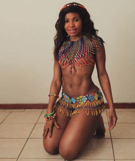 South African Model Shares Bikini Photos Shows Off Her Ripped Abs Yabaleftonline