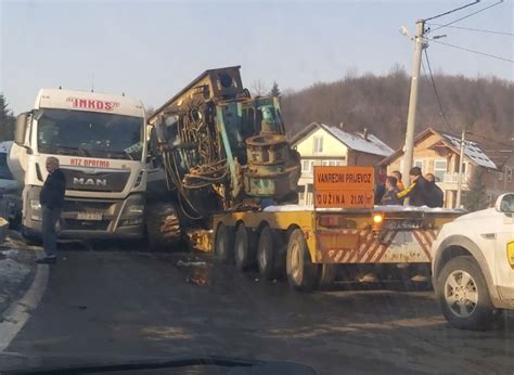 Nadioci Te Ka Saobra Ajna Nesre A U Bih Sudarila Se Dva Kamiona