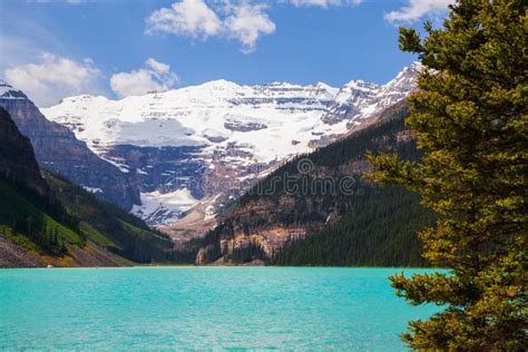 Lake Louise No Parque Nacional De Banff Alberta Canad Imagem De