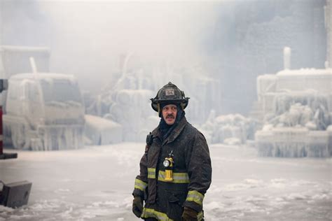 15 Amazing Photos Of Beautifully Icy Aftermath To Chicago Fire ...