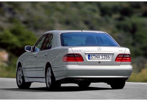 Autókatalógus MERCEDES BENZ E 280 4Matic Classic Automata 4 ajtós