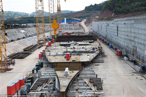 Full Size Titanic Replica Takes Shape At Chinese Park Daily Mail Online