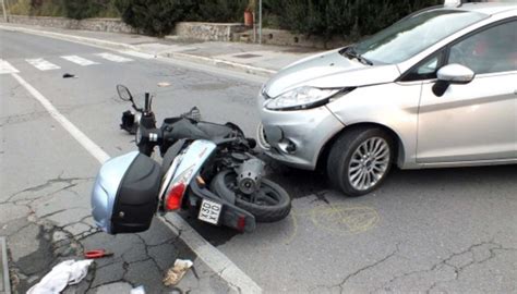 Grave Incidente Nel Napoletano Due Feriti