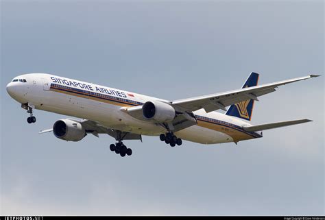 9V SYK Boeing 777 312 Singapore Airlines Dave Henderson JetPhotos