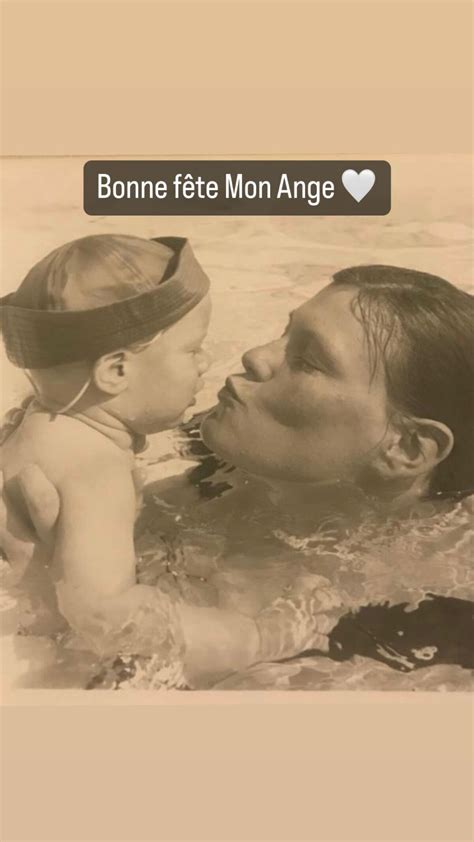 Photo Une Photo De Lui Avec Sa Maman En Noir Et Blanc Jean Baptiste