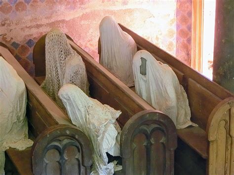 A Igreja Fantasma de São Jorge habitada por 30 fantasmas assustadores