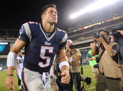 Tim Tebows Message To Locker Room Cameraman Tebow Spreads The Word