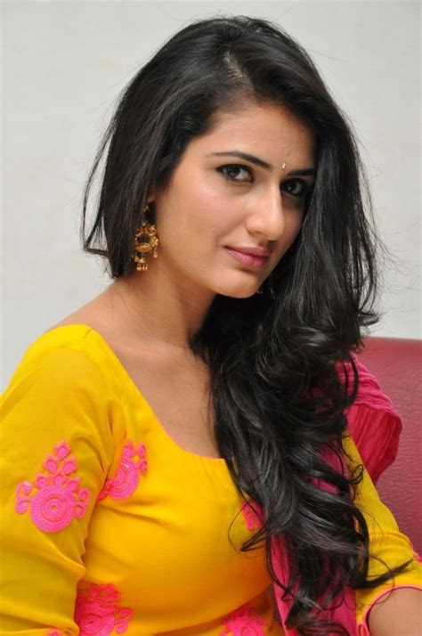 Sana Photos Hd Latest Images Pictures Stills Of Sana Filmibeat