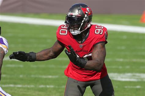 Buccaneers Pierre Paul Playing Through Two Major Injuries Bucs Report