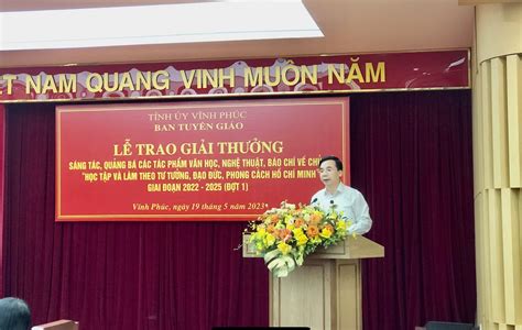 Vĩnh Phúc Trao Giải Thưởng Sáng Tác Về Học Tập Và Làm Theo Tư Tưởng