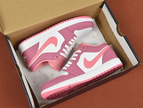 Nike Air Jordan Aj 1 Low Original Fesyen Pria Sepatu Sneakers Di Carousell