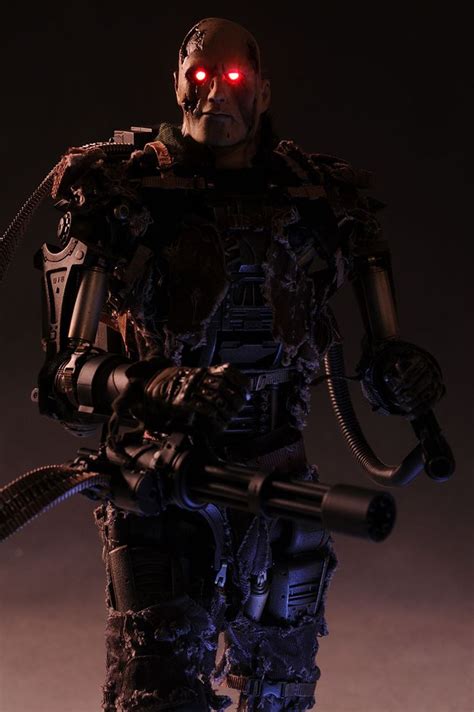 Hot Toys Terminator Salvation T 660 Exclusive Action Figure