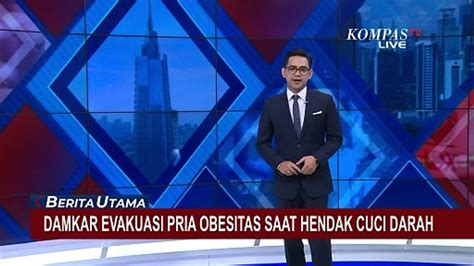 Momen Damkar Evakuasi Pria Obesitas Saat Hendak Cuci Darah Video