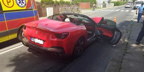 Wypadek Ferrari W Piotrkowie Trybunalskim Superauto Rozbite Na Ul