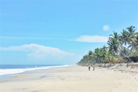 Where to go for beach yoga in Alleppey Kerala 🌴 Yoga class in India ...