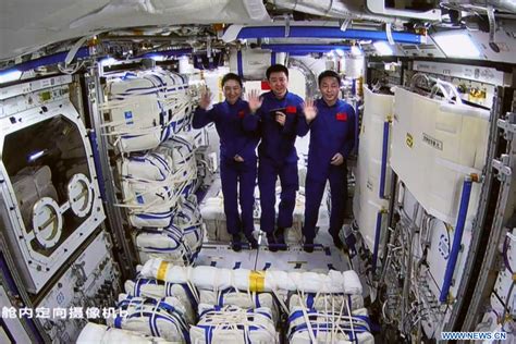 Astronautas de Shenzhou 14 entran en módulo de laboratorio Mengtian