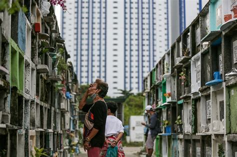 Filipinos Fill Grave Sites On Undas Filipino News