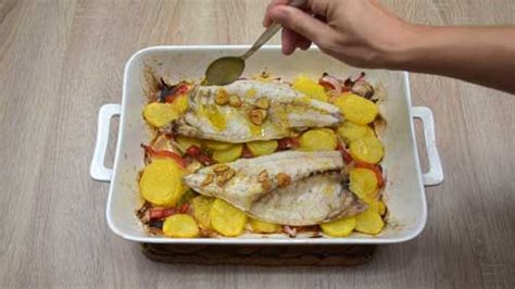 Lubina Al Horno Con Langostinos Y Patatas Panaderas