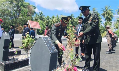 Usai Upacara HUT Kemerdekaan Pemkab Selayar Ziarah Dan Tabur Bunga Di