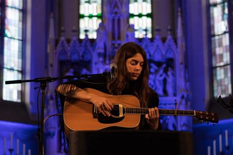 Ap S Anos De Hiato Julie Byrne Volta Aos Est Dios Laborat Rio Pop