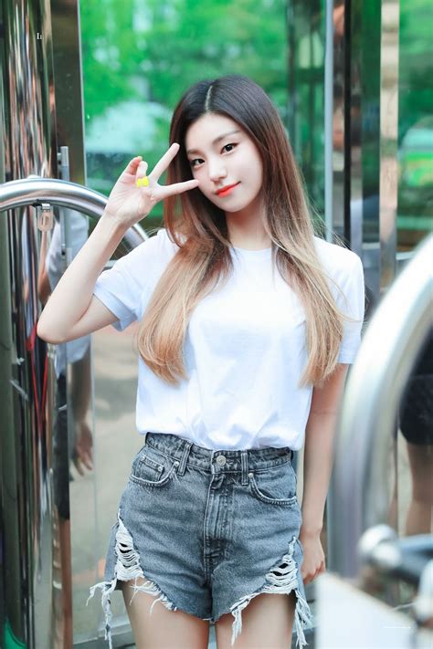 10 Times Itzys Yeji Was A Fashion Queen In Her Casual Outfits Koreaboo