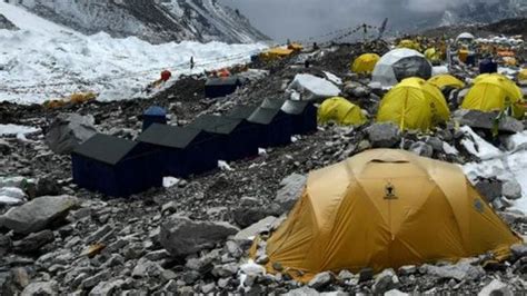 Melting Glaciers On Everest Nepal Shifting Camp Below 400 Meters