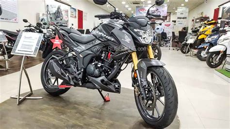 New Honda Hornet Arrives At Dealer - Exhaust Note, First Look Video