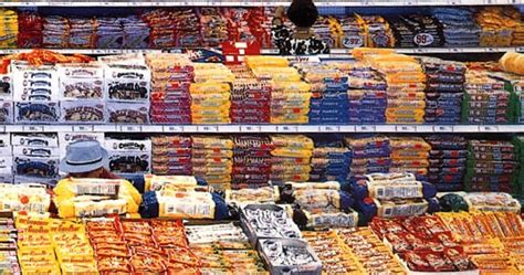 Arts: Andreas Gursky 99 cent