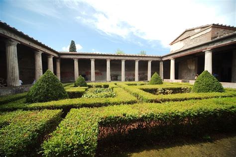 2-hour private tour of the Pompeii ruins 2024