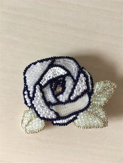 薔薇のブローチ ビーズ ブローチ ビーズ刺繍