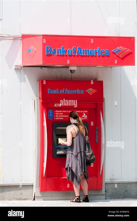 Bank America Customers Atm Machine Fotografías E Imágenes De Alta Resolución Alamy