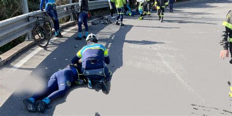 L Incidente Di Taormina I Ciclisti L Auto Ha Invaso La Corsia