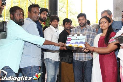 Events Arya And Sri Divya Join Bangalore Days Remake Movie Trailer