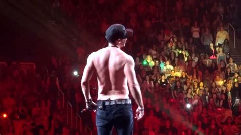 Donnie Wahlberg Stripping Topless Cover Girl Barclays The Package Tour