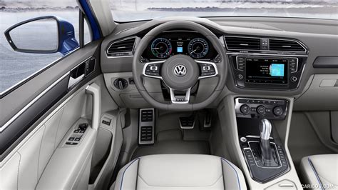 2015 Volkswagen Tiguan GTE Plug-in-Hybrid Concept - Interior | Caricos