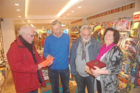 Buchhandlung Gerblinger Spendet F R Wertinger Tafel Wertingen