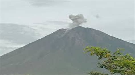 Update Gunung Semeru Kembali Erupsi Lontaran Abu Vulkanik Setinggi