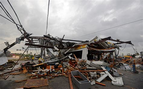 Deadly Tornadoes Tear Through Central Southern Us Abc News