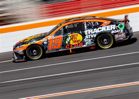 Bass Pro Shops Racing Martin Truex Jr Richmond Advance Pit Stop