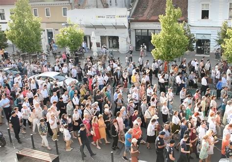 Mii de oameni prezenți la procesiunea de Rusalii de la Cluj Napoca Se