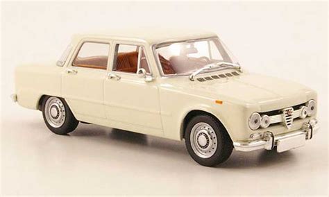 Diecast model cars Alfa Romeo Giulia 1600 1/43 Minichamps creme 1970 - Alldiecast.co.uk