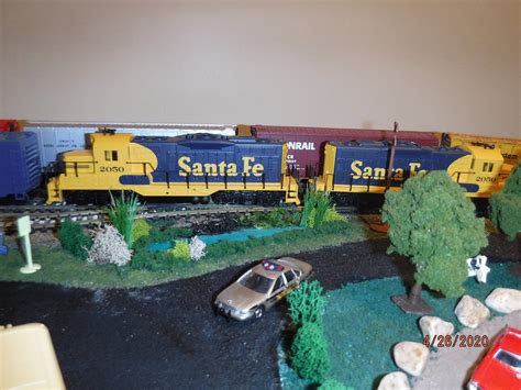 Emd Gp9m Santa Fe Blue And Yellow Model Train Diesel Locomotive Ho