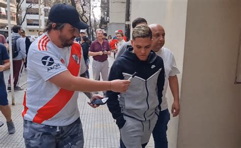 Video La Increíble Reacción De Juanfer Quintero Con Un Hincha De River