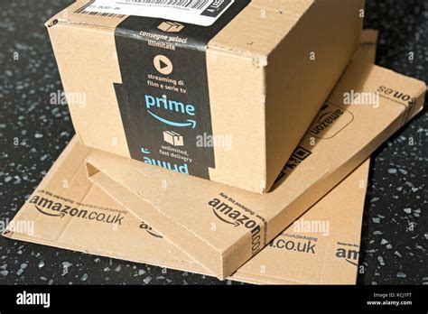 Amazon Prime Package High Resolution Stock Photography And Images Alamy