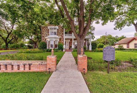 1881 Victorian For Sale In Luling Texas